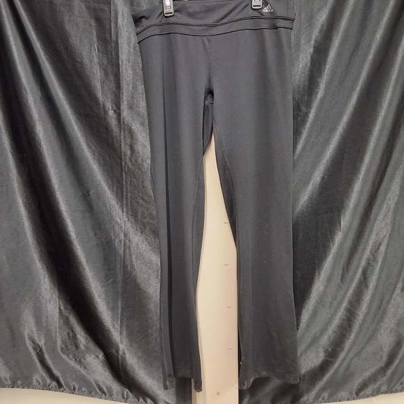 Black Leggings with Elastic Waistband and Form-Fitting Design - Picture 10 of 11